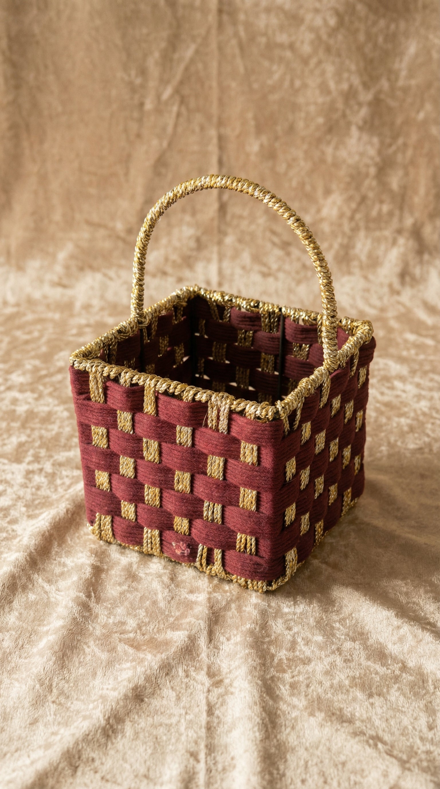maroon and gold basket