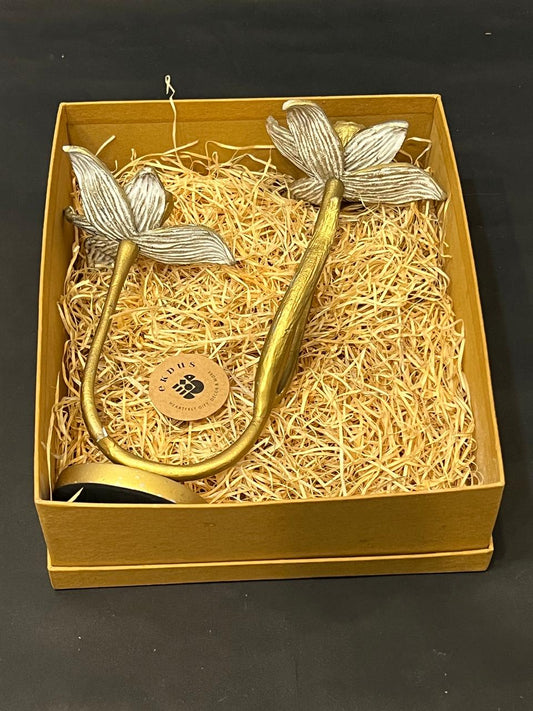 Nargis candle holder